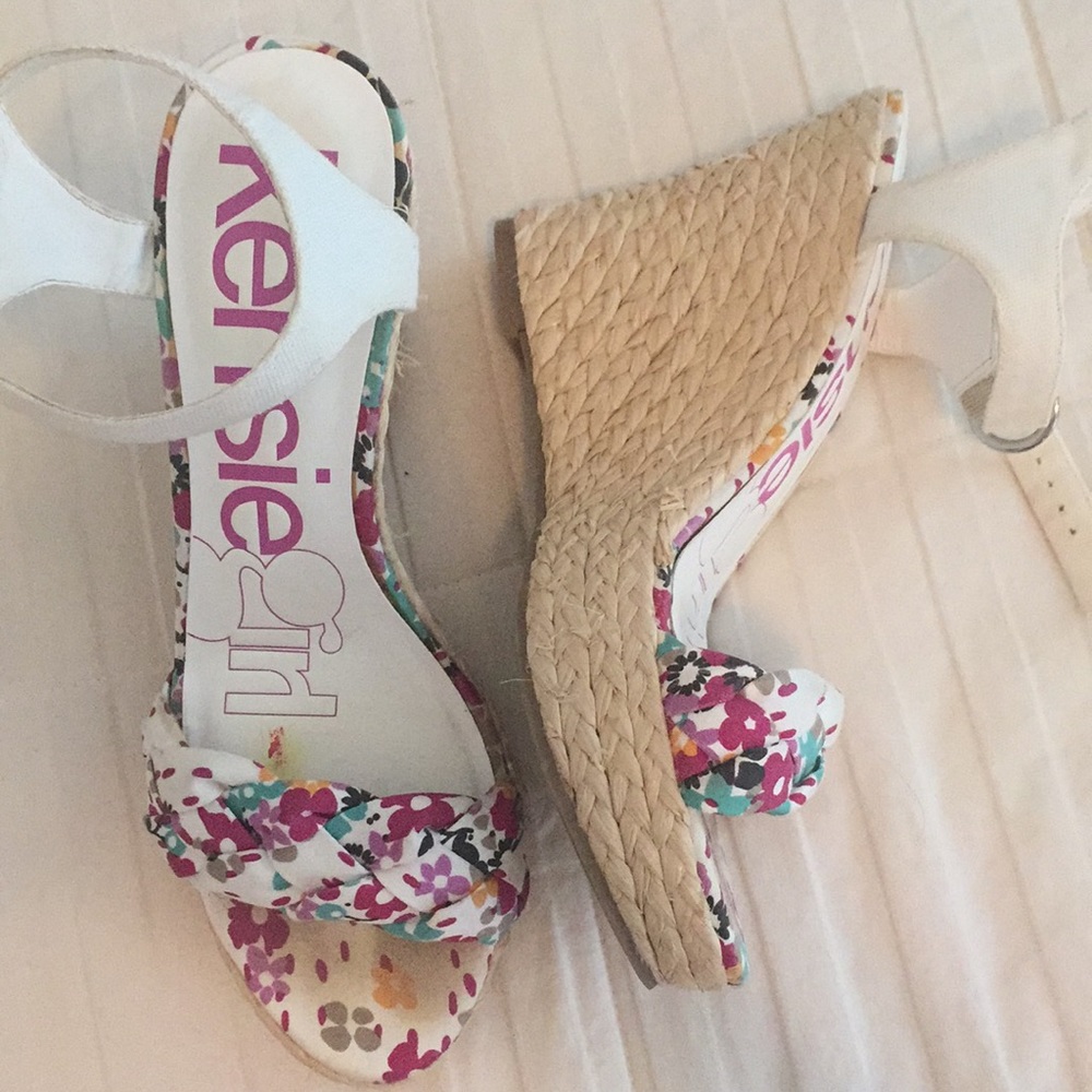 Floral wedges.